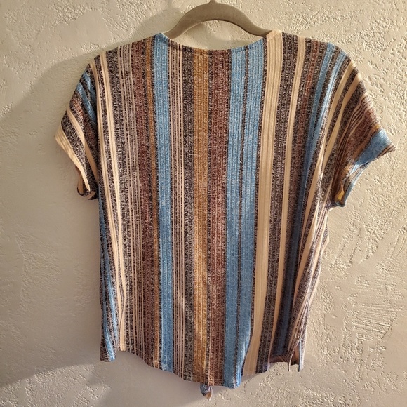 W5 button down - Picture 2 of 8